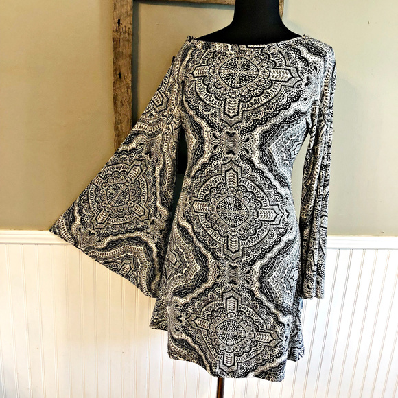 Mamie Ruth Dresses & Skirts - Mamie Ruth Black White Go-Go Dress Bell Sleeve Med